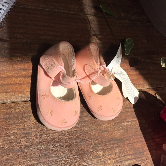 HUGS AND KISSES TODDLER SHOES - Picture 2 of 6